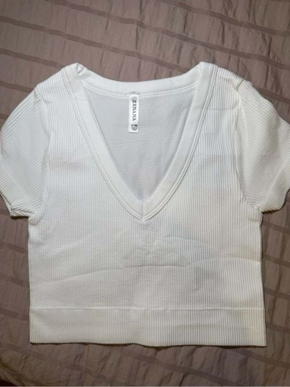 Zenana Outfitters White Ribbed V-Neck Fitted Crop Tee